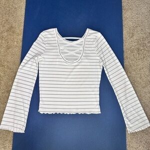 Women’s top open back bell sleeve striped scoop neck ruffle bottom white grey S‌